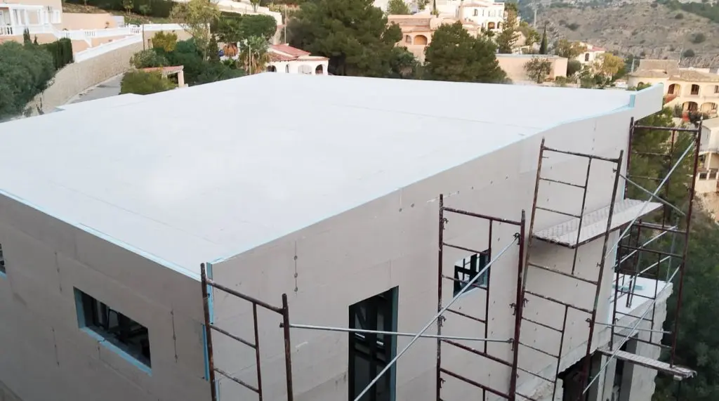 Montaje de estructuras metálicas con forro aislante térmico Montaje de estructuras metálicas con forro aislante térmico