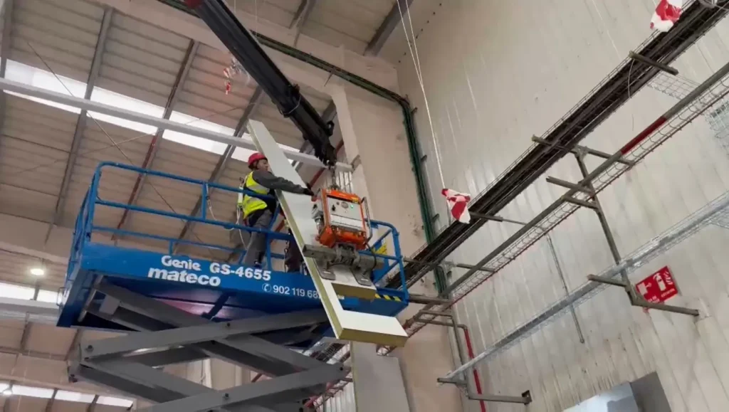 Instalación de panel sándwich ignífugo lana de roca